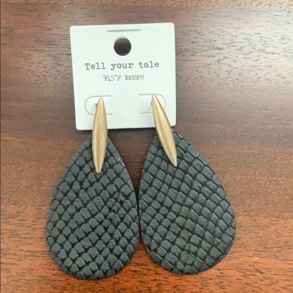 Black Faux Reptile Skin Earrings🖤